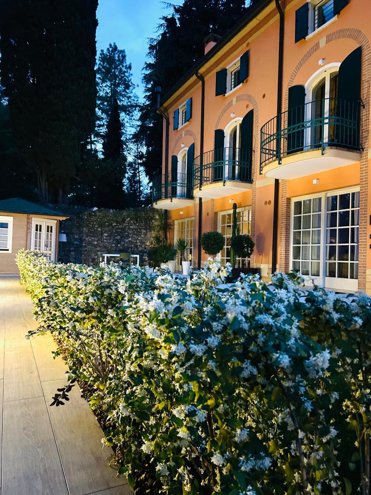 Residenza Eden Vendégház Colà Kültér fotó